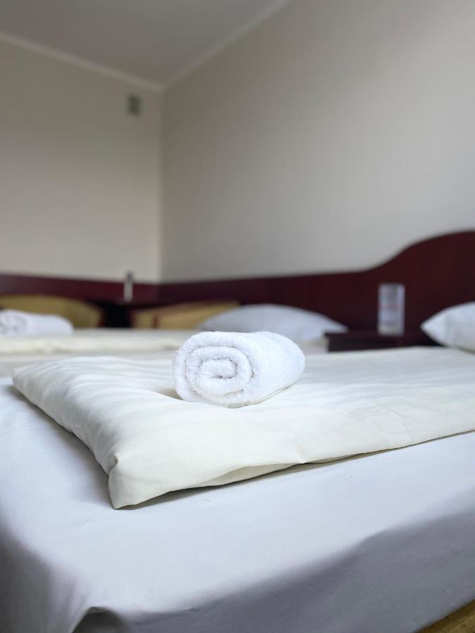 Dom Turysty Sanok Aparthotel Exterior foto