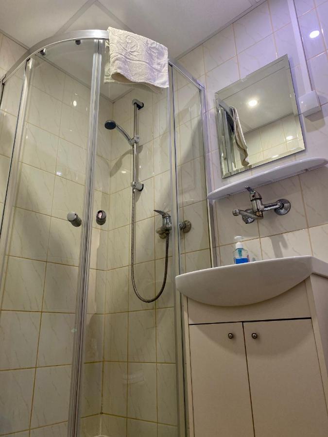 Dom Turysty Sanok Aparthotel Exterior foto