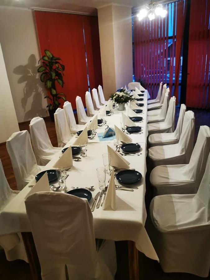 Dom Turysty Sanok Aparthotel Exterior foto