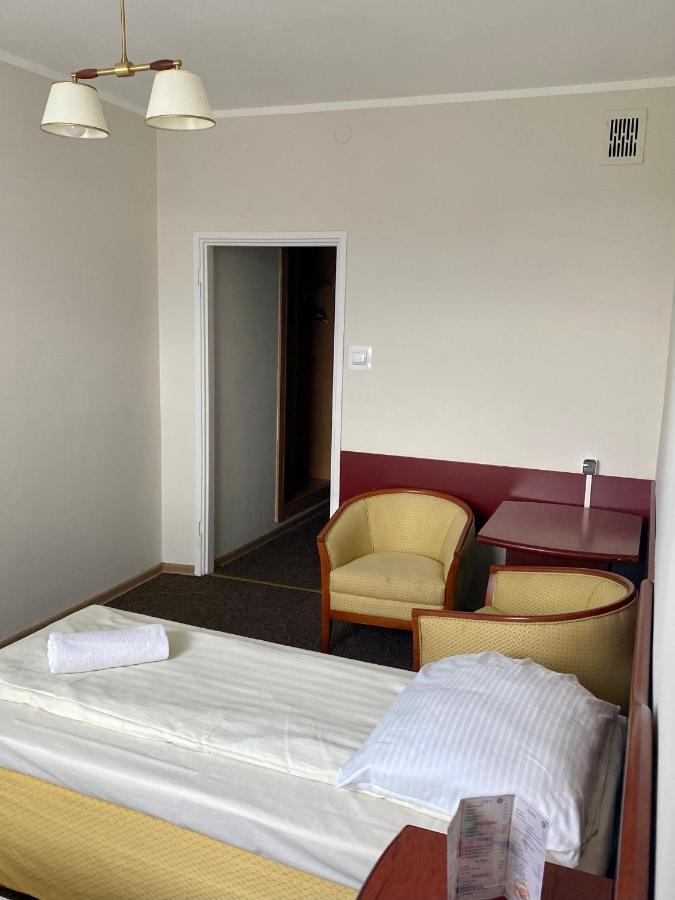 Dom Turysty Sanok Aparthotel Exterior foto