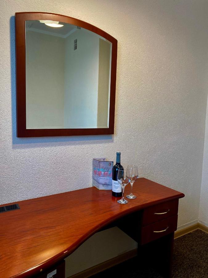 Dom Turysty Sanok Aparthotel Exterior foto