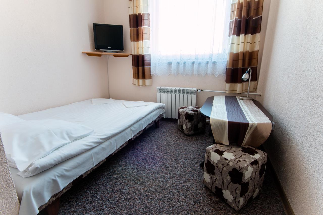 Dom Turysty Sanok Aparthotel Exterior foto