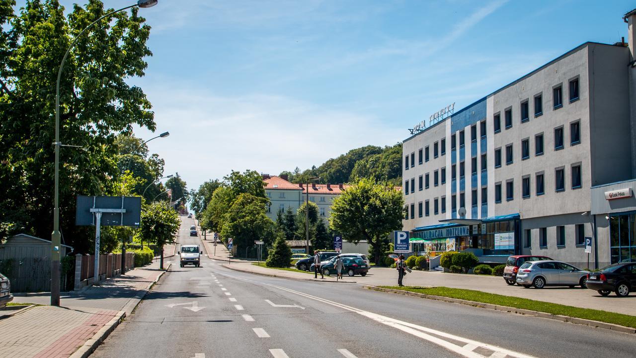 Dom Turysty Sanok Aparthotel Exterior foto