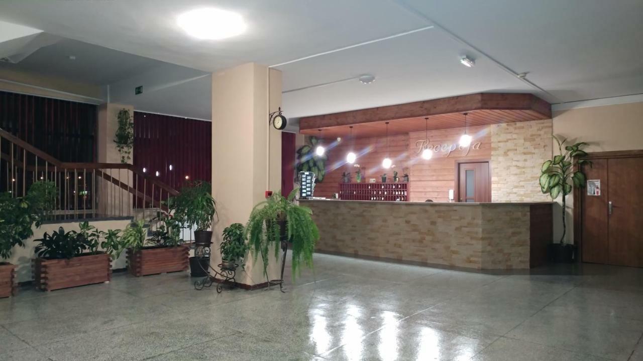 Dom Turysty Sanok Aparthotel Exterior foto