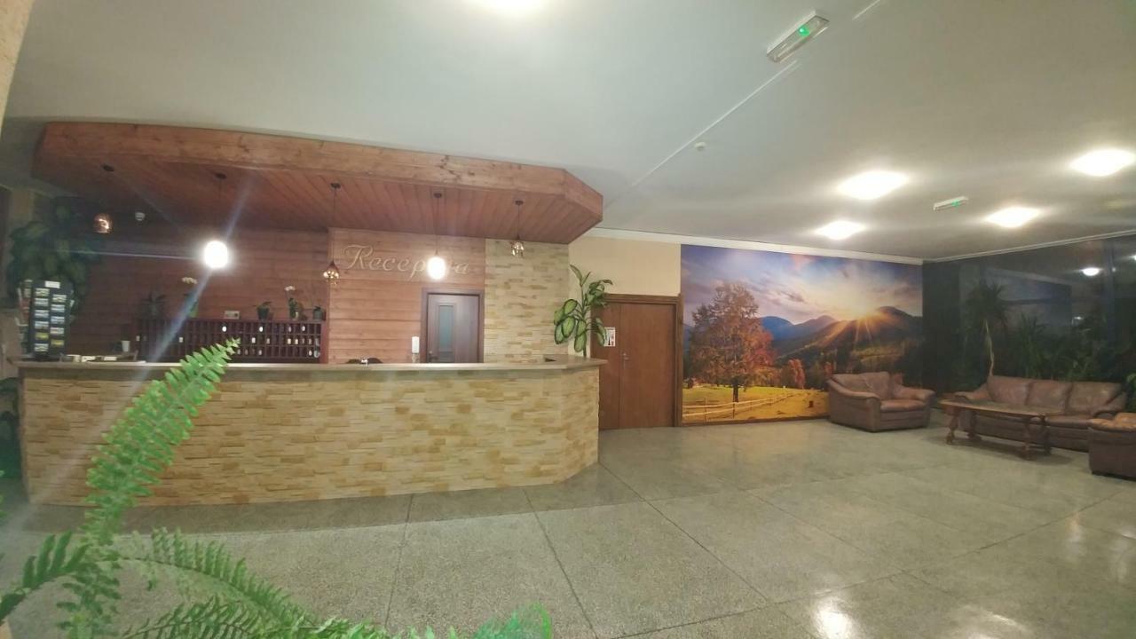 Dom Turysty Sanok Aparthotel Exterior foto