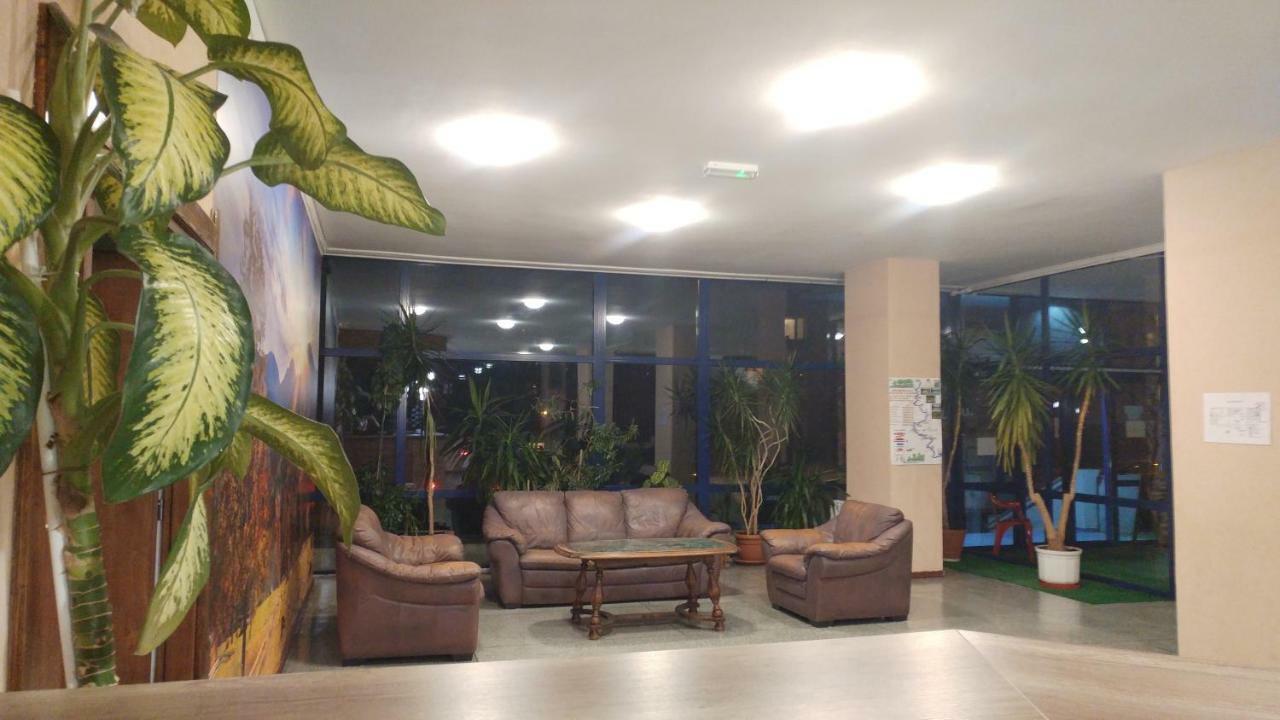 Dom Turysty Sanok Aparthotel Exterior foto